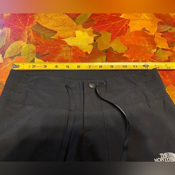 The North Face Black Capris, Size XS. (PT06) - Picture 5 of 5